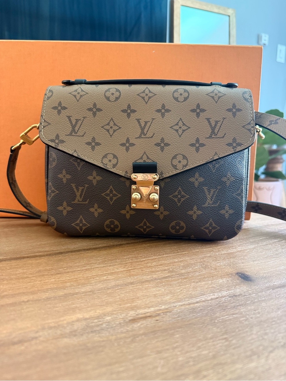 Authentic Like New Louis Vuitton Reverse Monogram Pochette Metis in box